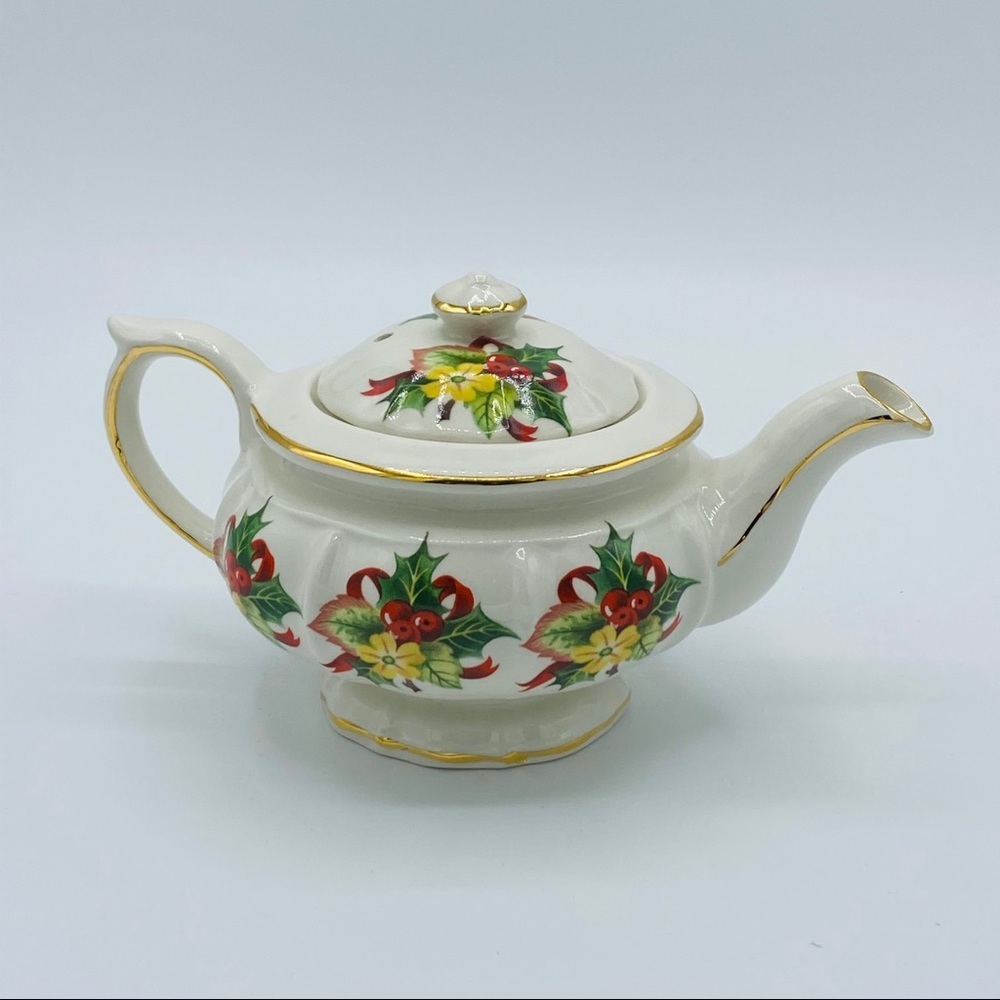 Windsor || "Mini" Teapot with Holiday Holly